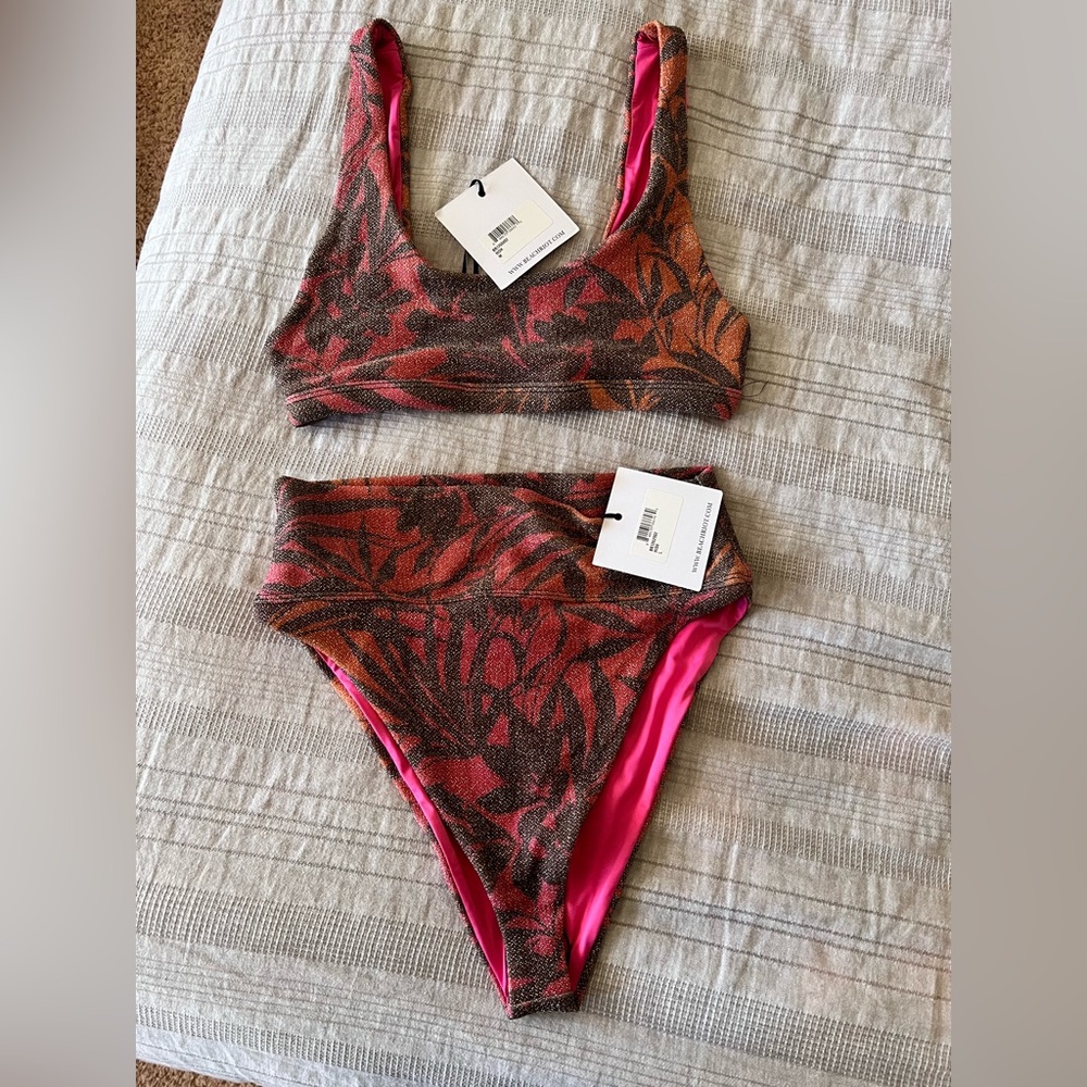 Beach Riot Hibiscus swimsuit. M top. L bottom. Final sale and couldn’t return.